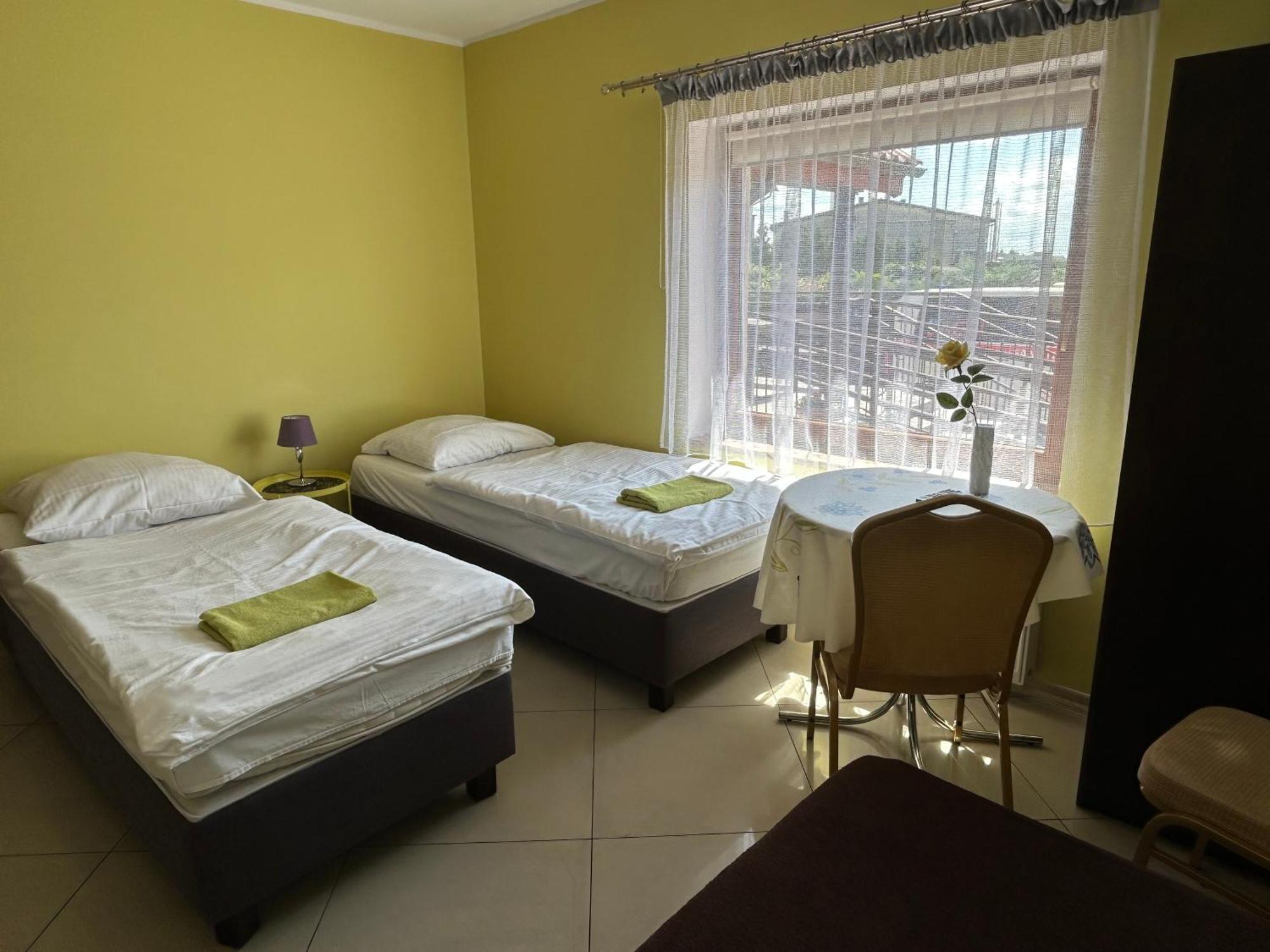 Gosciniec W Ogrodzie Apartment Brusy Bagian luar foto
