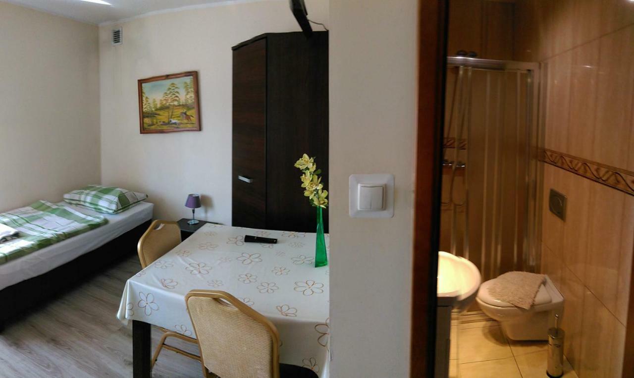 Gosciniec W Ogrodzie Apartment Brusy Bagian luar foto